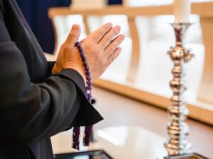 孤独死の葬儀とは？発見から葬儀までの具体的な流れを徹底解説