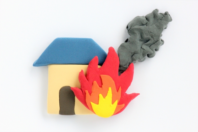 火事後の焼け跡処理はなぜ重要？基本ステップと注意点を解説